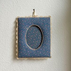 Vintage Fabric Padded Photo Frame Blue Calico Floral Lace Trim Oval Opening 8x10